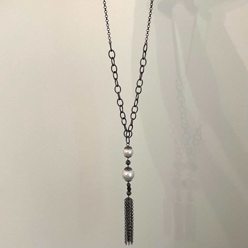 Long chain necklace with imitation pearls and tassel detail